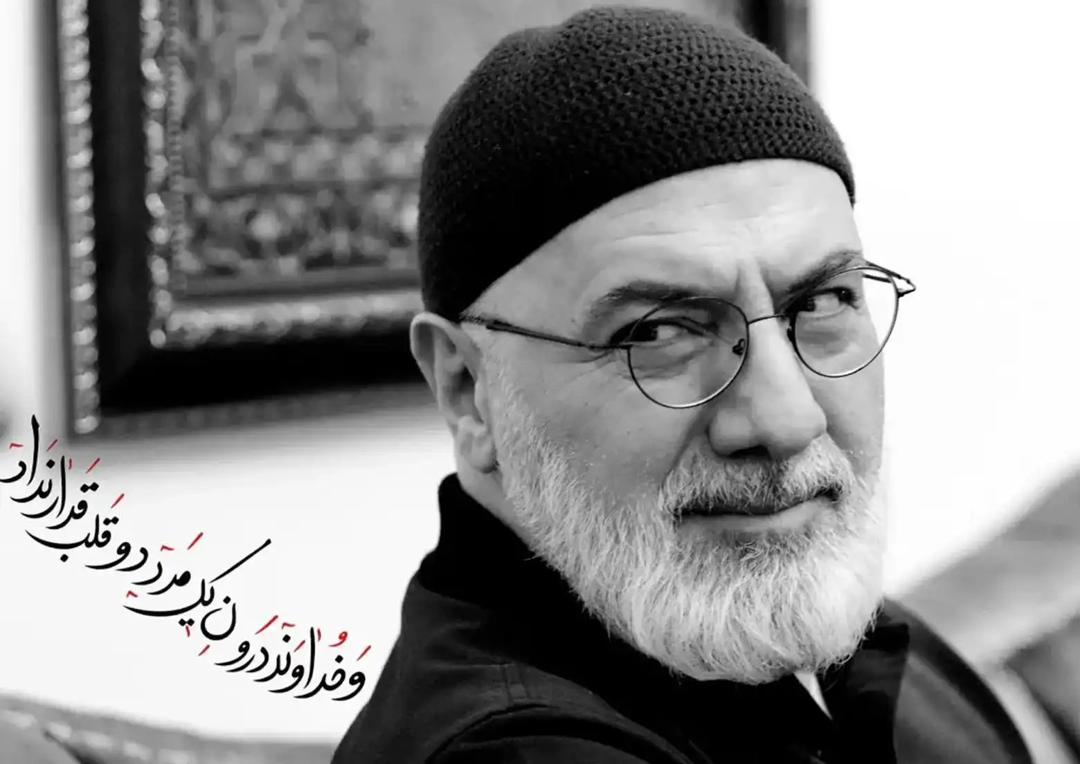 فرهاد قائمیان، بازیگر سینما و تلویزیون، تهیه‌کنندگی نمایش «و خداوند درون یک مرد دو قلب قرار نداد» را برعهده گرفت.